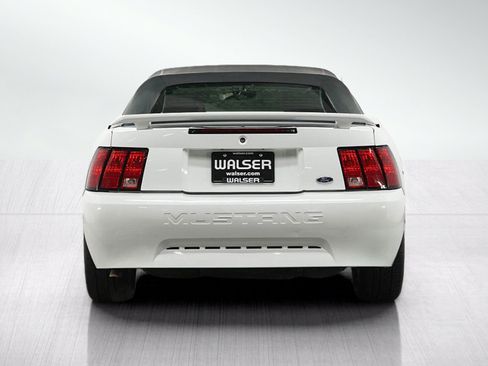 Used 2002 Ford Mustang Convertible RWD image 4