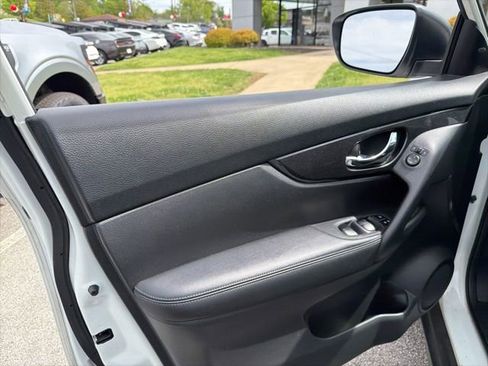 Used 2018 Nissan Rogue S image 20