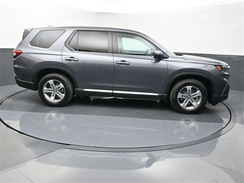 Used 2025 Honda Pilot EX-L image 6