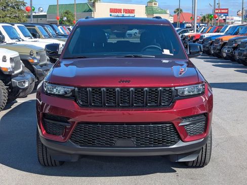 New 2025 Jeep Grand Cherokee Altitude AWD/4WD image 10
