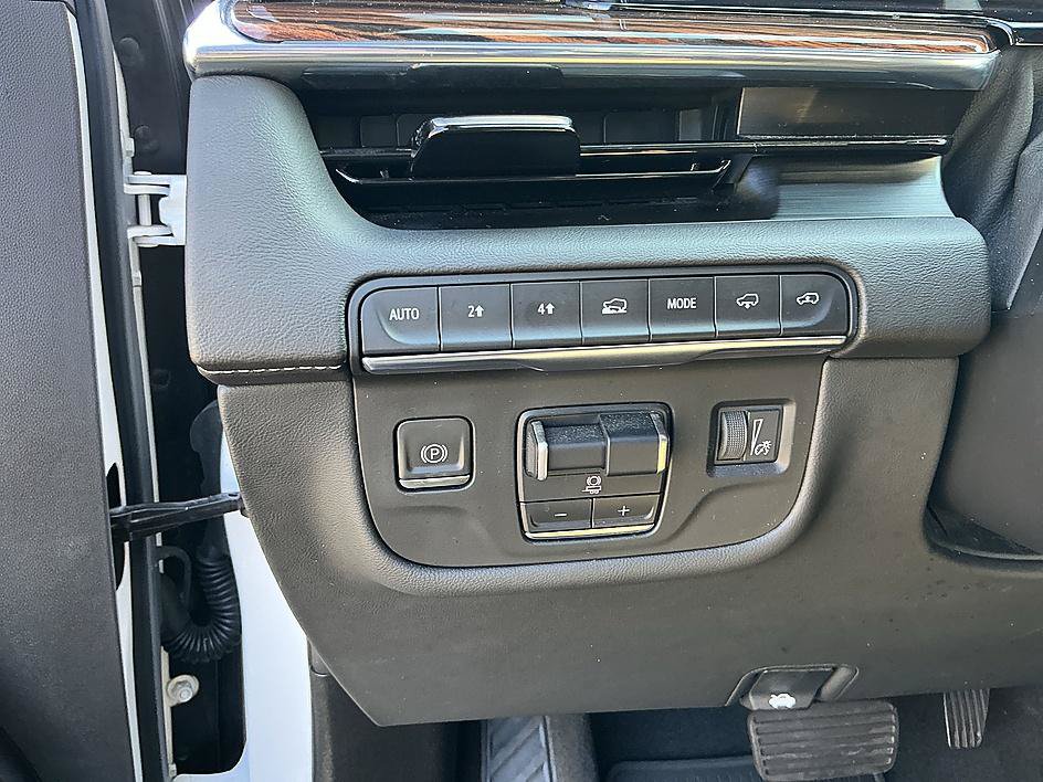 Used 2022 Cadillac Escalade Premium Luxury w/ Performance Package AWD/4WD image 13
