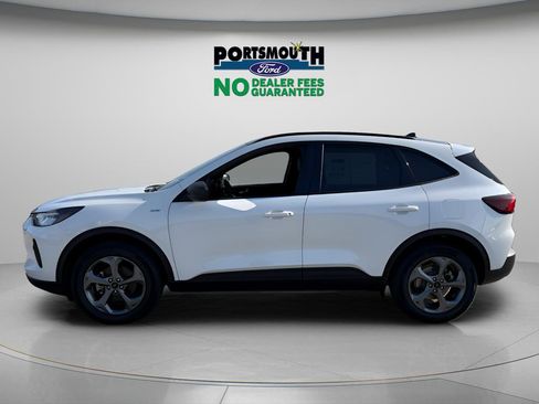 Used 2025 Ford Escape ST-Line w/ Tech Pack #1 AWD/4WD image 2