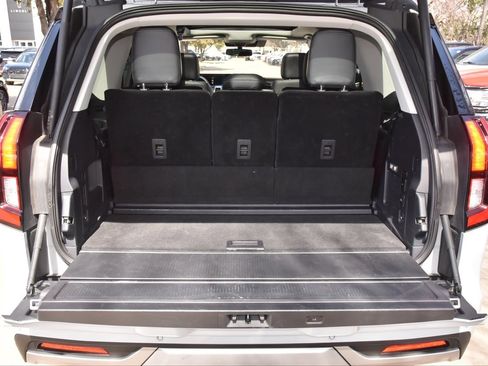 Certified 2025 Ford Expedition Platinum image 38