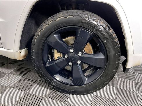 Used 2015 Jeep Grand Cherokee Altitude RWD image 10