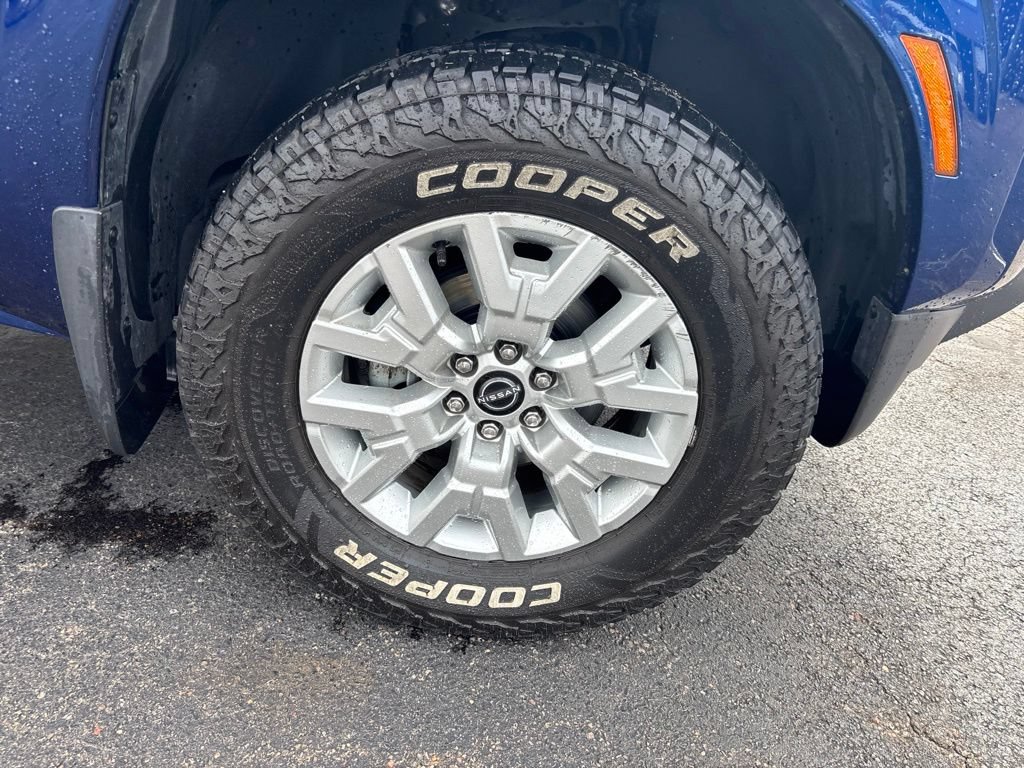 Used 2022 Nissan Frontier SV AWD/4WD image 12