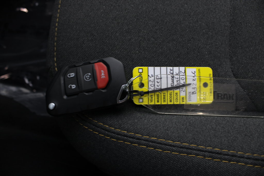 Used 2026 Jeep Wrangler Unlimited Sahara AWD/4WD image 14