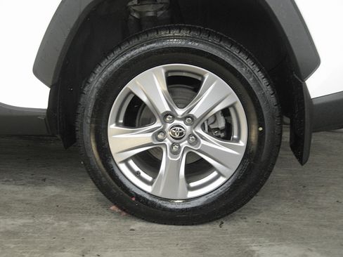 Used 2022 Toyota RAV4 XLE image 28