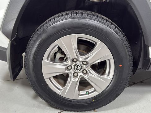 Used 2022 Toyota RAV4 XLE image 22