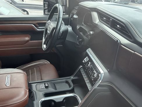 Used 2025 GMC Sierra 2500 Denali Ultimate image 9