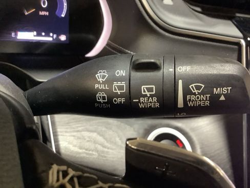 Certified 2022 Jeep Grand Cherokee Limited AWD/4WD image 30