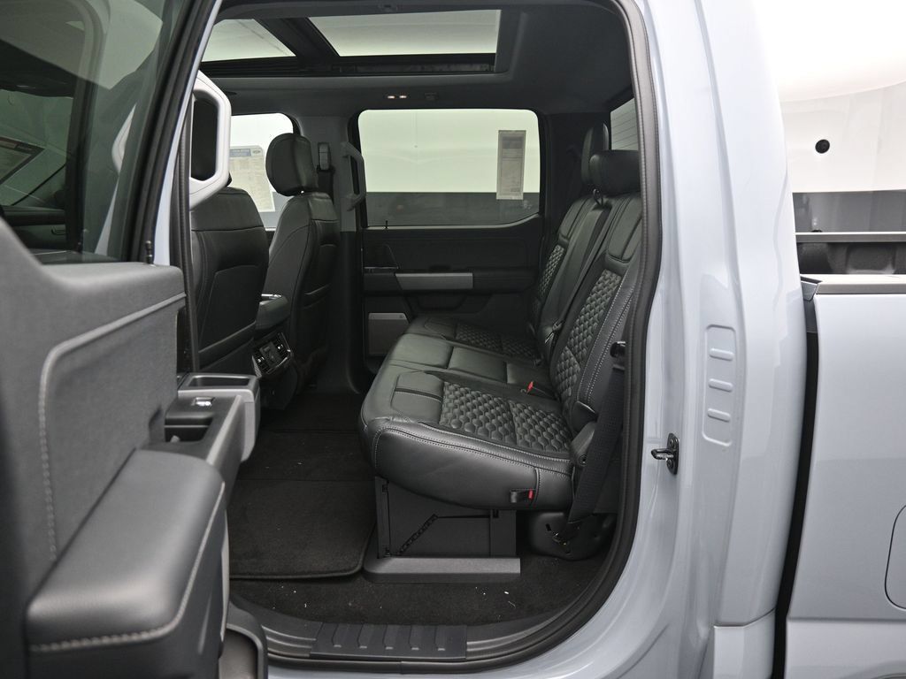 New 2026 Ford F250 Lariat w/ Black Appearance Package AWD/4WD image 21