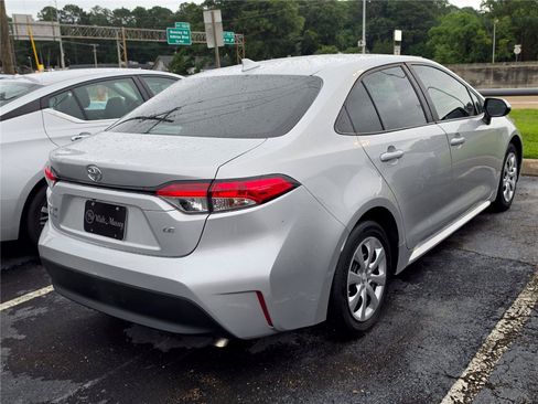 Used 2025 Toyota Corolla LE FWD image 4