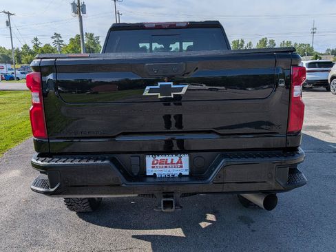 Used 2022 Chevrolet Silverado 2500 LTZ w/ LTZ Plus Package AWD/4WD image 9