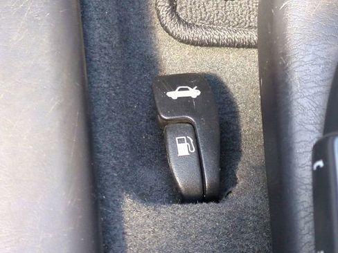 Used 2001 Toyota Solara Convertible FWD image 16