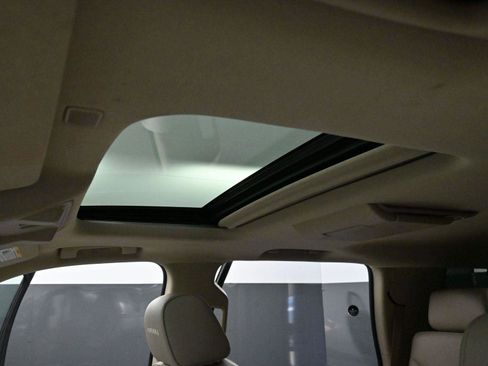 Used 2019 GMC Yukon Denali w/ Denali Ultimate Package image 32