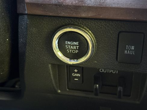 Used 2021 Toyota Tundra Limited w/ Limited Premium Package AWD/4WD image 26