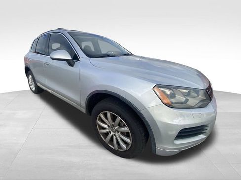 Used 2011 Volkswagen Touareg Sport AWD/4WD image 13