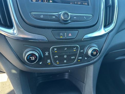 Used 2023 Chevrolet Equinox LT FWD image 20
