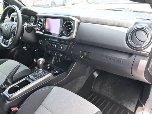 Used 2022 Toyota Tacoma TRD Off-Road image 13