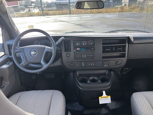New 2025 Chevrolet Express 3500 image 24