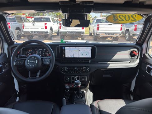 Used 2024 Jeep Wrangler Unlimited Rubicon AWD/4WD image 10