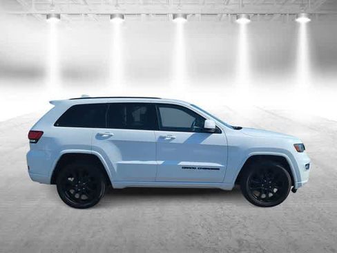 Certified 2018 Jeep Grand Cherokee Altitude AWD/4WD image 9
