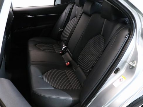 Used 2019 Toyota Camry SE image 9