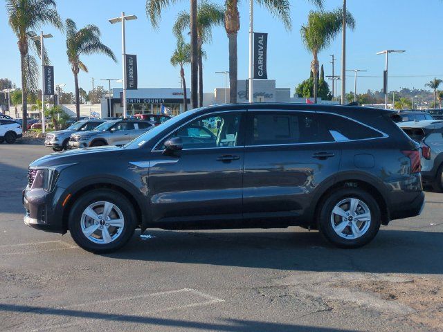Used 2026 Kia Sorento LX FWD image 6