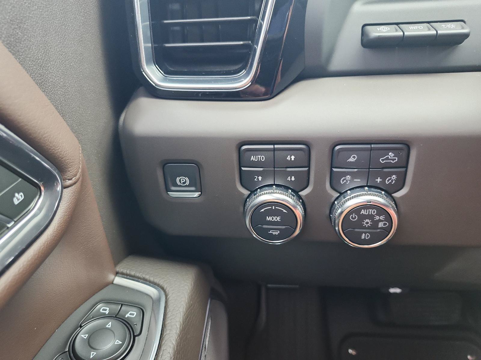 Used 2024 GMC Sierra 2500 Denali w/ Denali Reserve Package AWD/4WD image 27