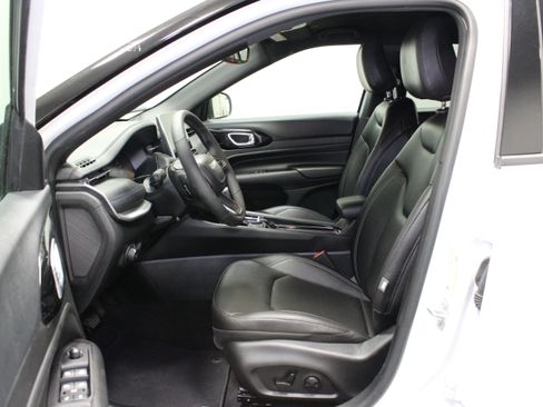 Used 2026 Jeep Compass Limited AWD/4WD image 12