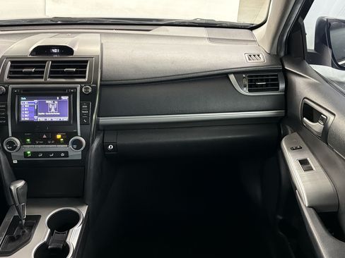 Used 2014 Toyota Camry SE FWD image 26