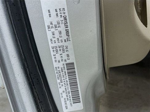 Used 2012 Chrysler Town & Country Touring image 32