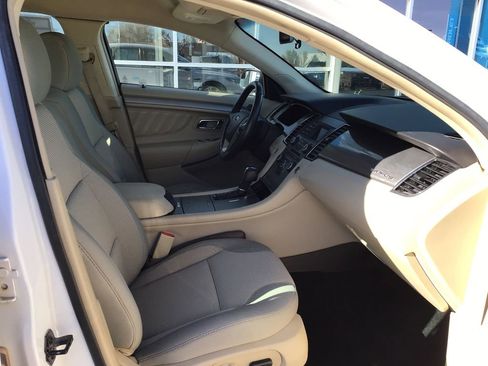 Used 2017 Ford Taurus SEL image 6