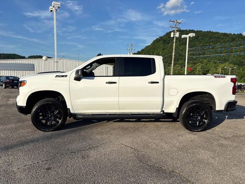 Used 2025 Chevrolet Silverado 1500 Custom Trail Boss w/ Turbomax Blackout Package AWD/4WD image 2