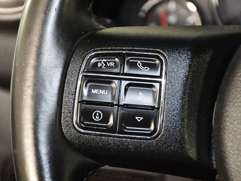 Used 2013 Jeep Wrangler Unlimited Sahara w/ Connectivity Group AWD/4WD image 22