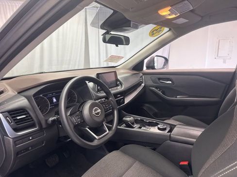 Used 2023 Nissan Rogue SV image 9