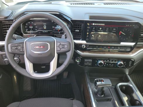 Used 2025 GMC Sierra 1500 Elevation w/ Preferred Package AWD/4WD image 9