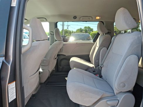 Used 2020 Toyota Sienna LE FWD image 10