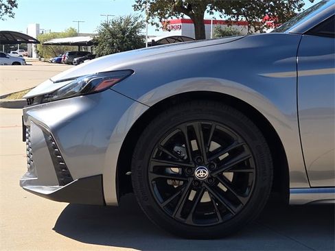 Used 2025 Toyota Camry SE image 5