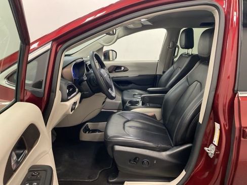 Used 2020 Chrysler Voyager Lxi image 8