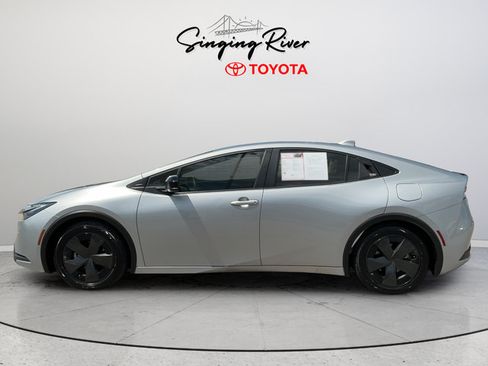 Used 2024 Toyota Prius FWD image 4