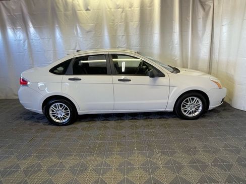 Used 2010 Ford Focus SE image 6