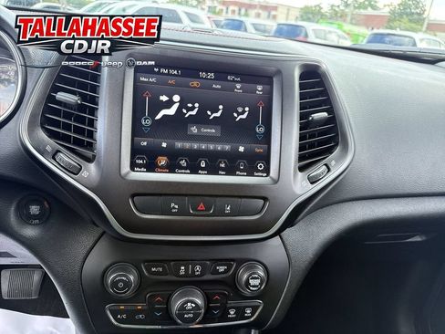 Used 2021 Jeep Cherokee Trailhawk w/ Sun, Sound & Nav Group AWD/4WD image 22