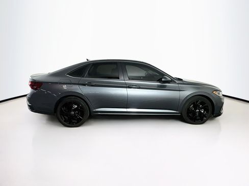 Used 2025 Volkswagen Jetta SE FWD image 10