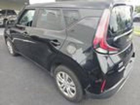 Used 2023 Kia Soul LX FWD image 2