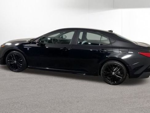 Used 2025 Toyota Camry SE FWD image 5