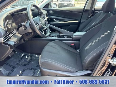 Used 2022 Hyundai Elantra SEL w/ Convenience + Premium Package FWD image 9