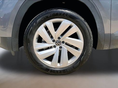 Certified 2023 Volkswagen Atlas Cross Sport SE w/ Panoramic Sunroof Package AWD/4WD image 9