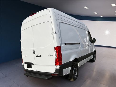 Used 2025 Mercedes-Benz Sprinter 2500 image 4