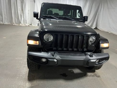 Used 2022 Jeep Wrangler Unlimited Sahara AWD/4WD image 2